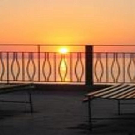 Terrazza Sul Mare Apartment Gioiosa Marea Bagian luar foto