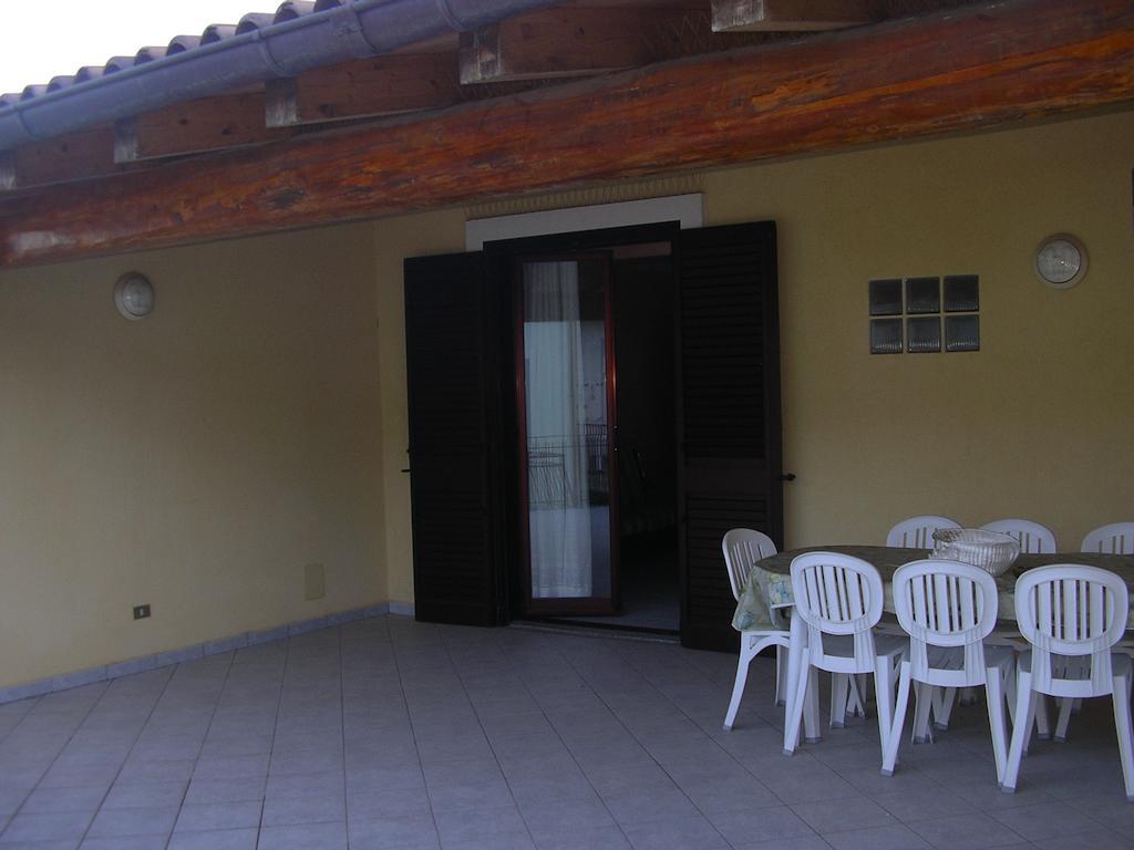 Terrazza Sul Mare Apartment Gioiosa Marea Bagian luar foto
